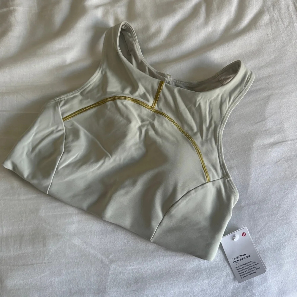 143 🆕🤍 Lululemon Tough Train High Neck Bra C/D Cups Light Sage Auric Gold